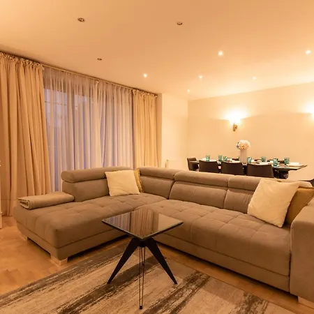 Basha Premium 1 アパート